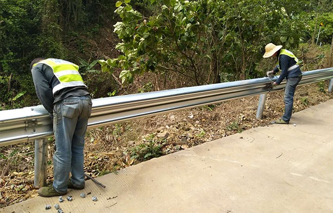 广州高速公路护栏的定期维护与保养
