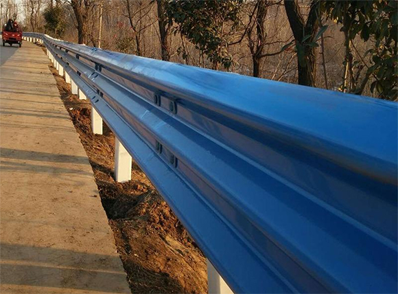 广州公路波形护栏板的优点